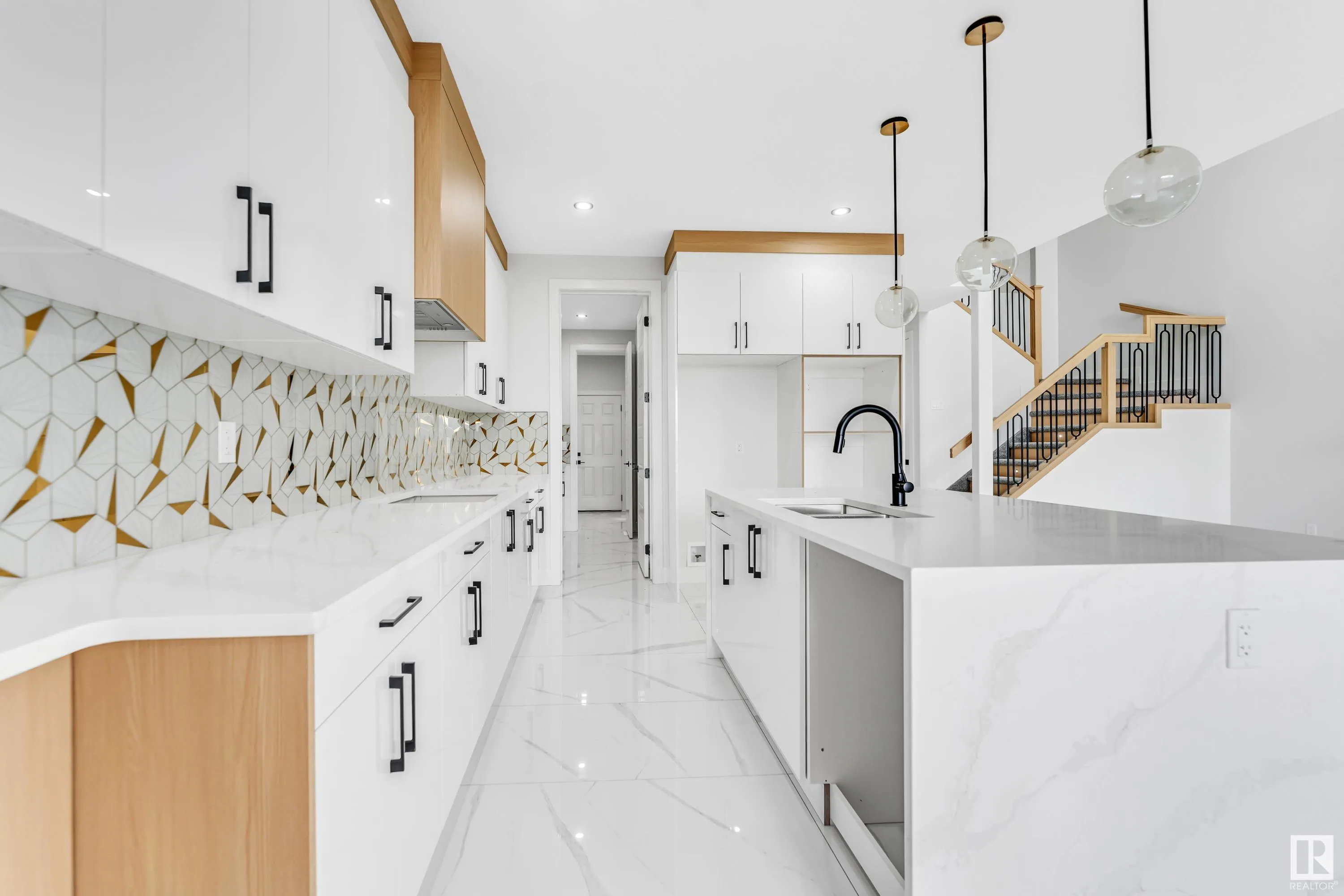 3523 42 Ave