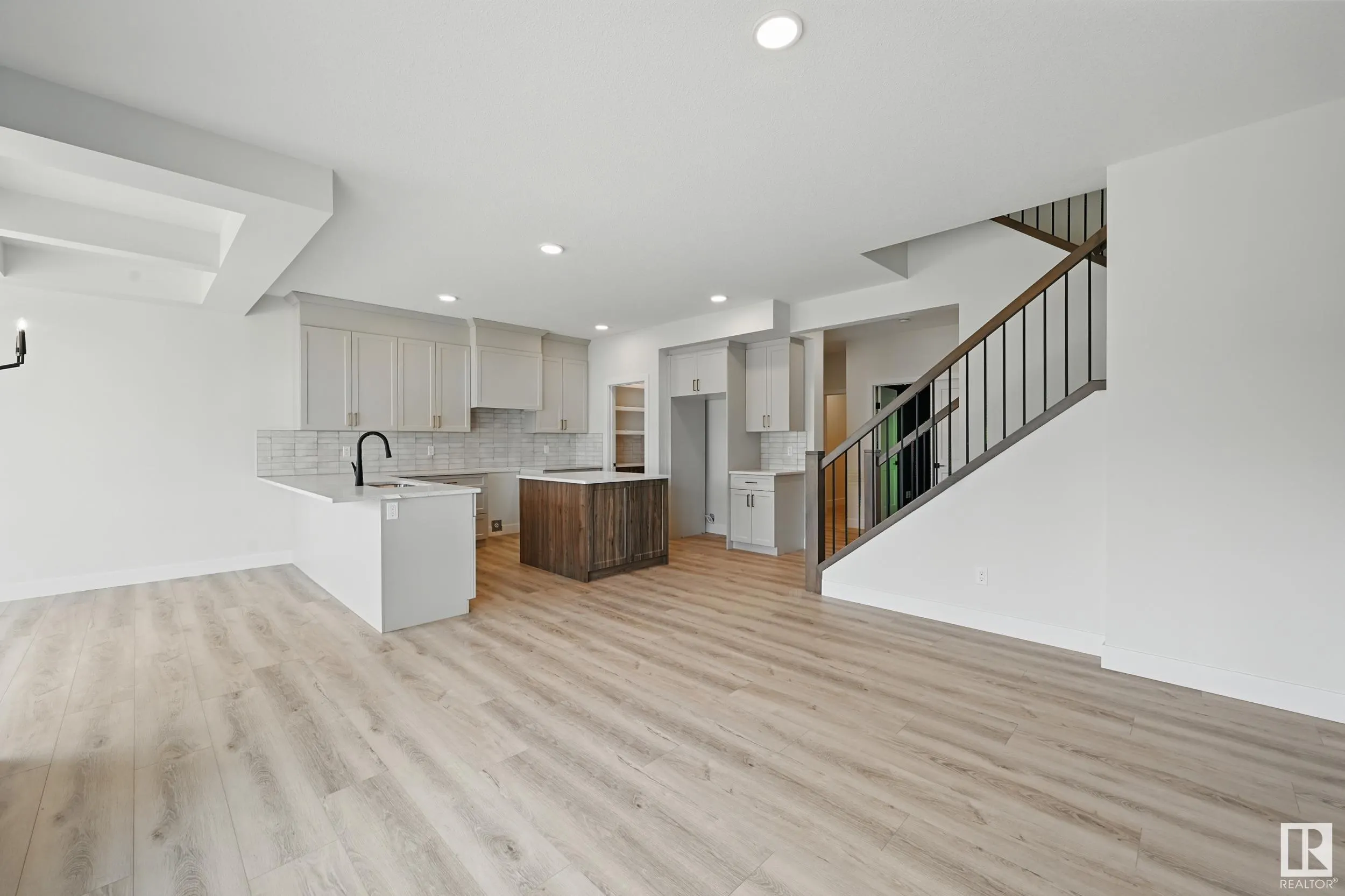 6212 DANSEREAU Crescent