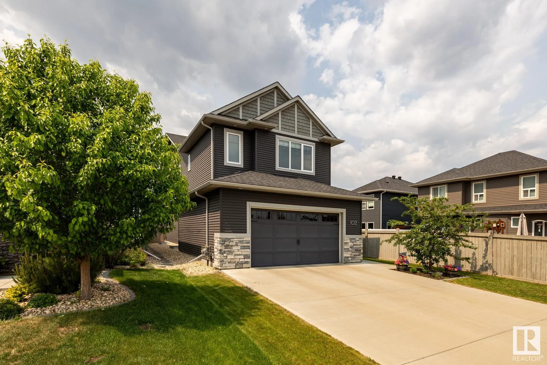 102 AVEBURY Court