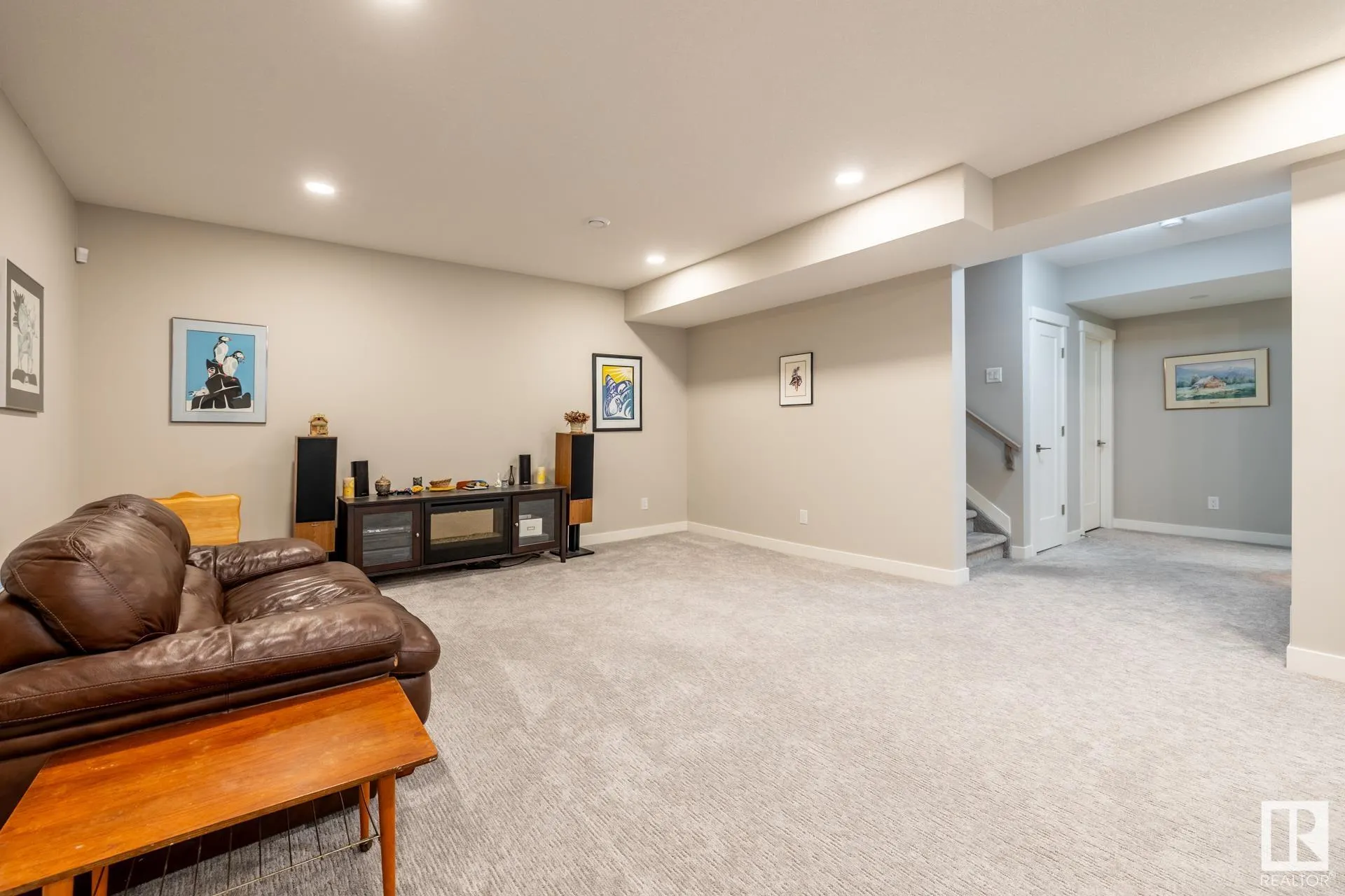102 AVEBURY Court