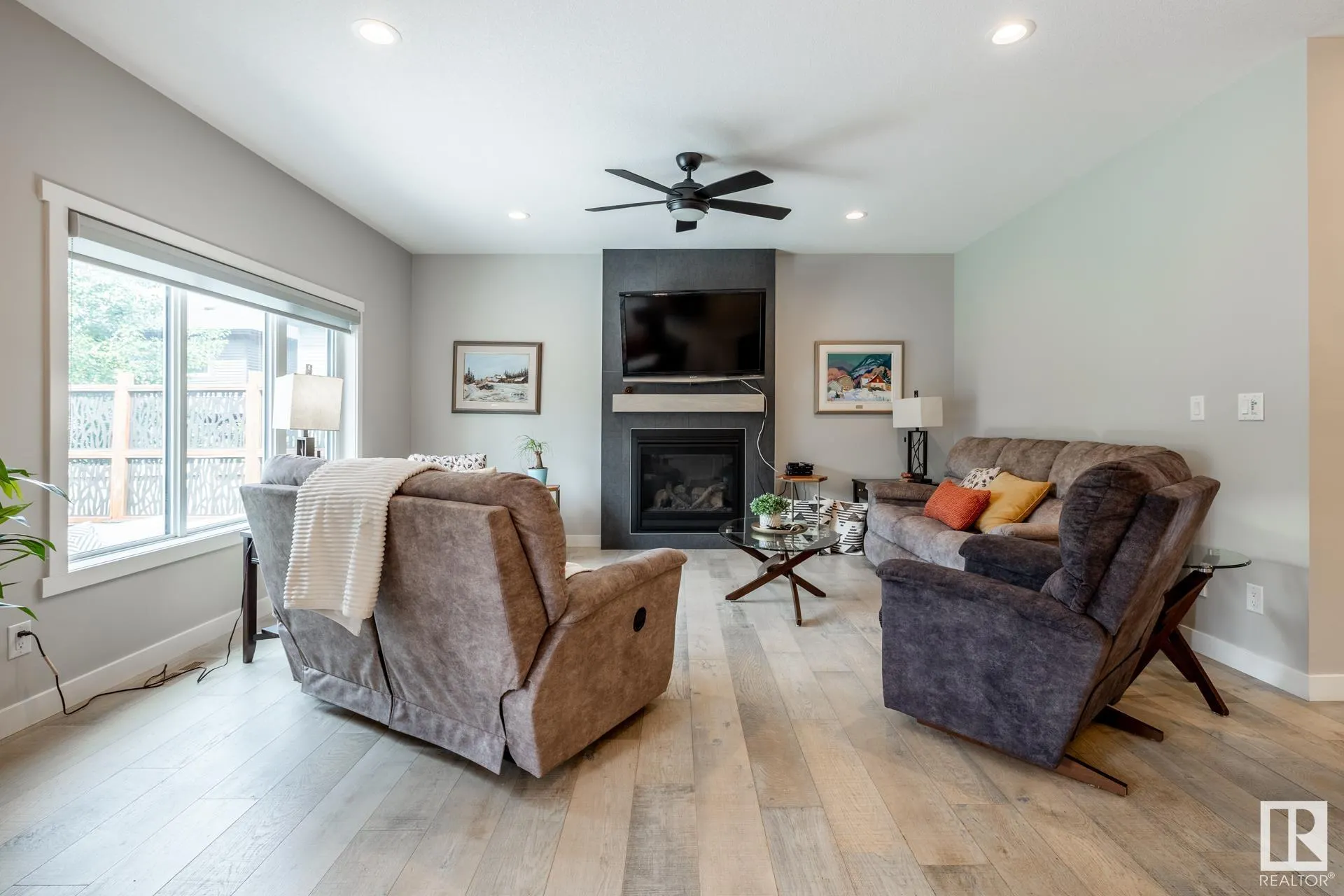 102 AVEBURY Court