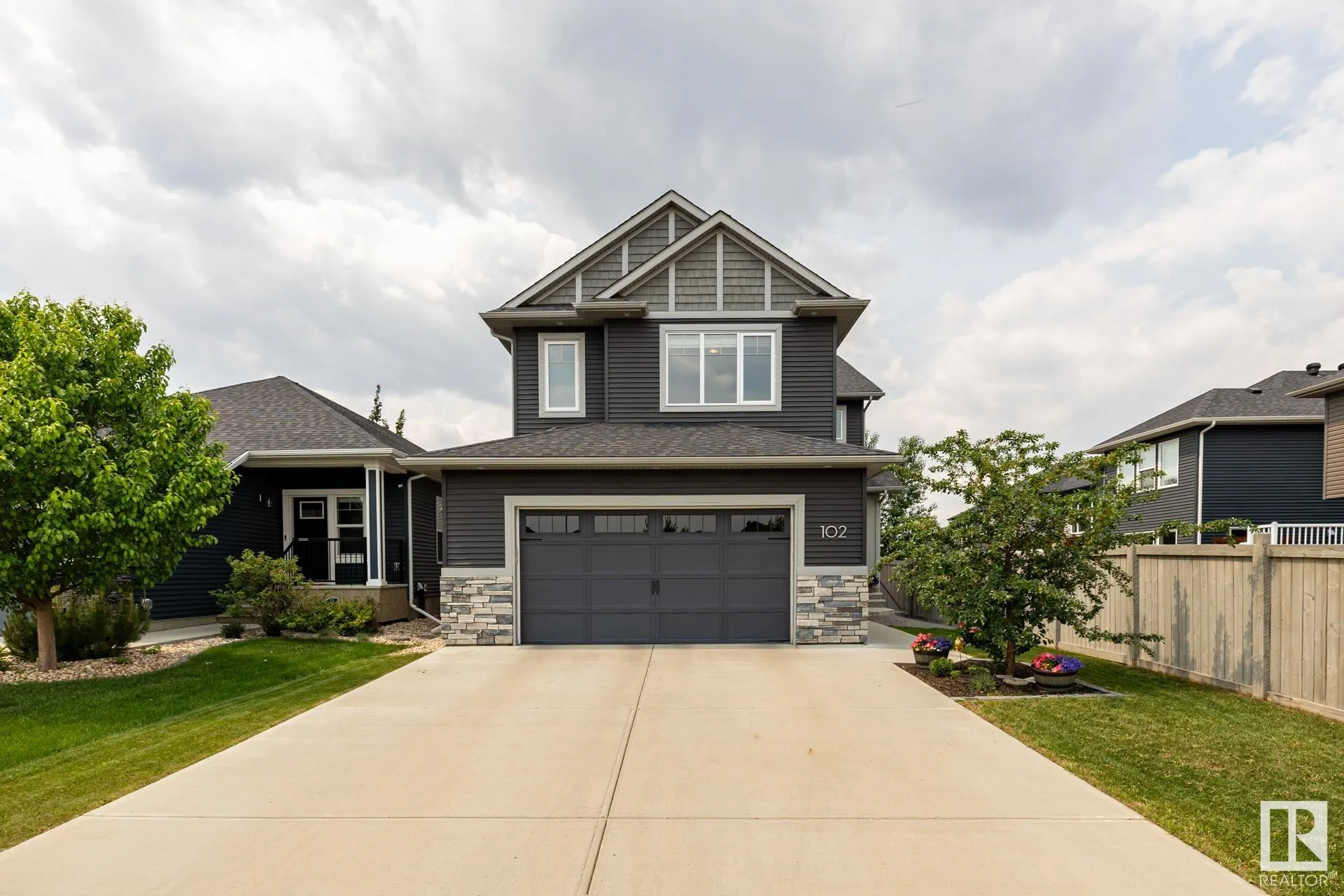 102 AVEBURY Court