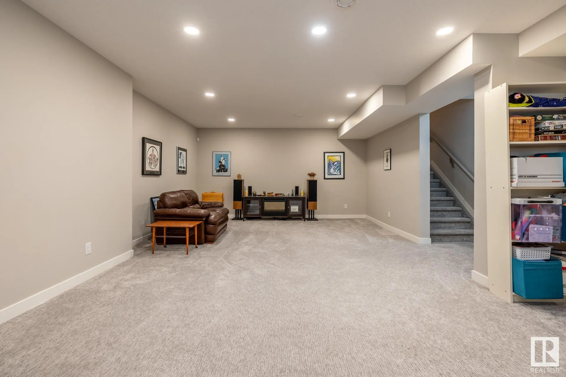 102 AVEBURY Court