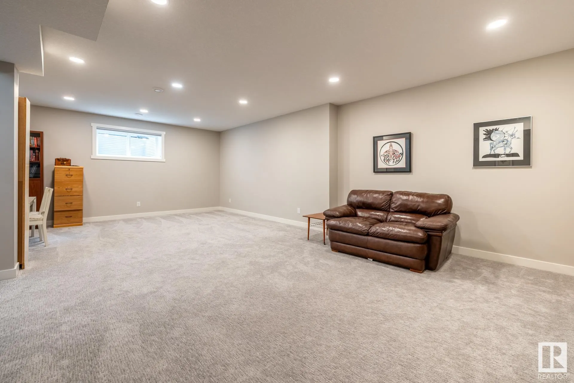 102 AVEBURY Court