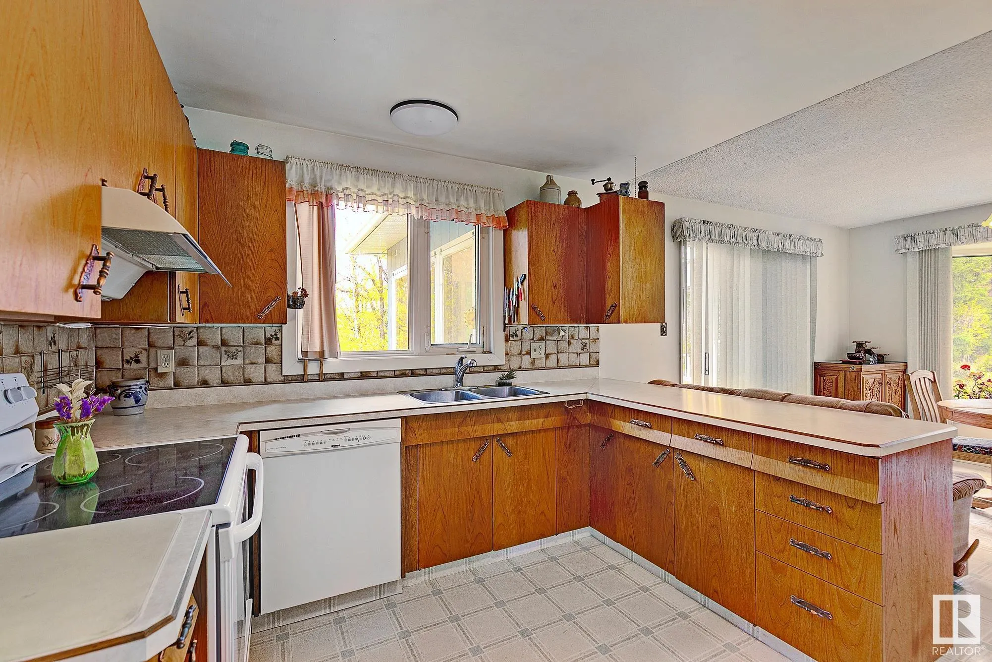 140 WINDERMERE Drive