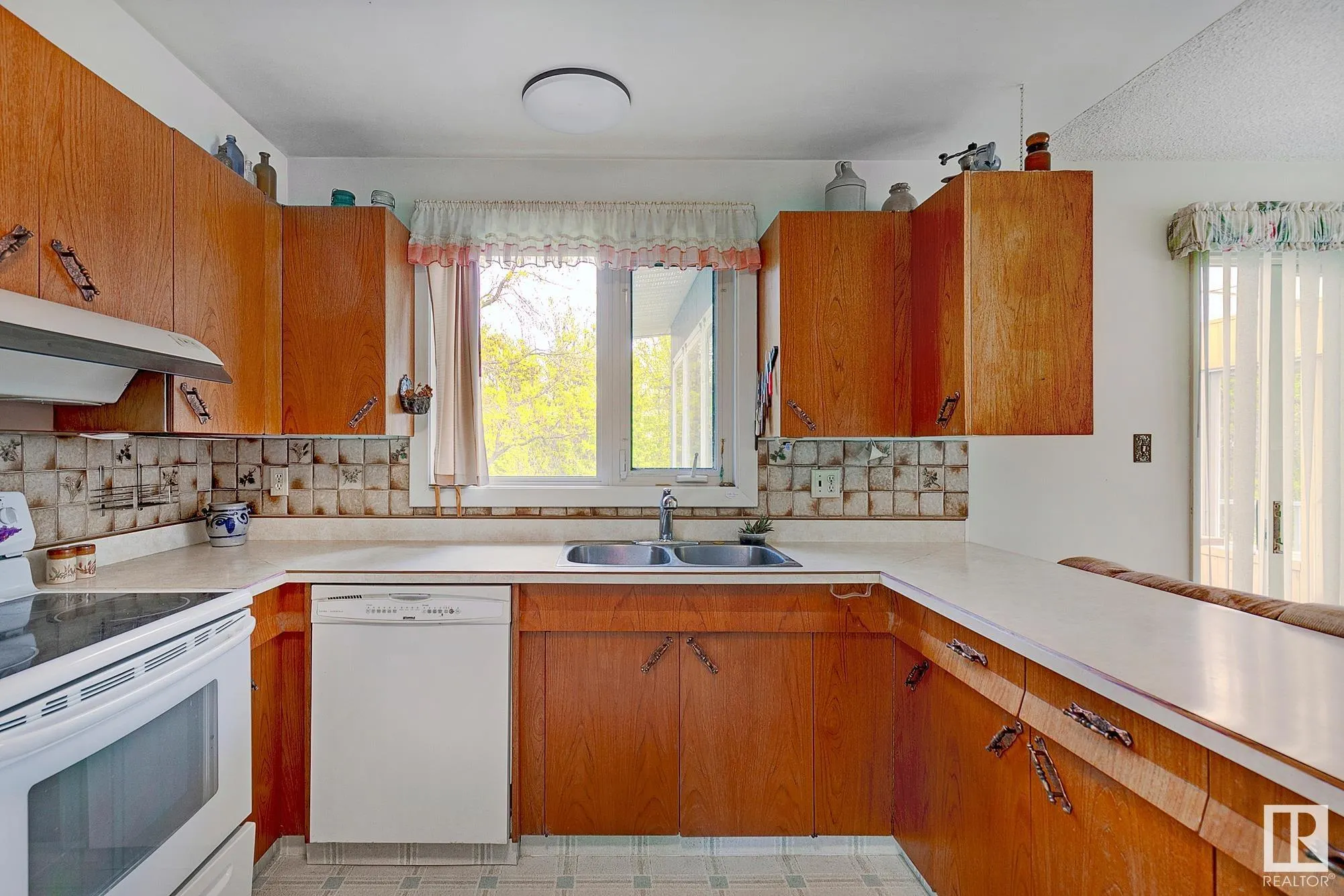 140 WINDERMERE Drive