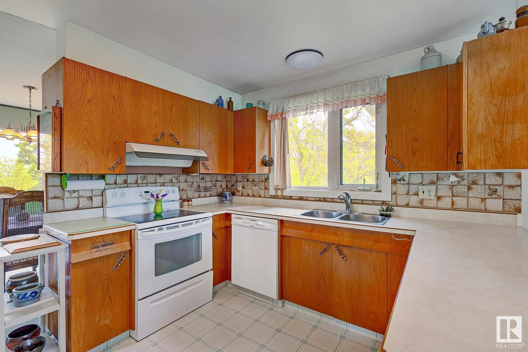 140 WINDERMERE Drive