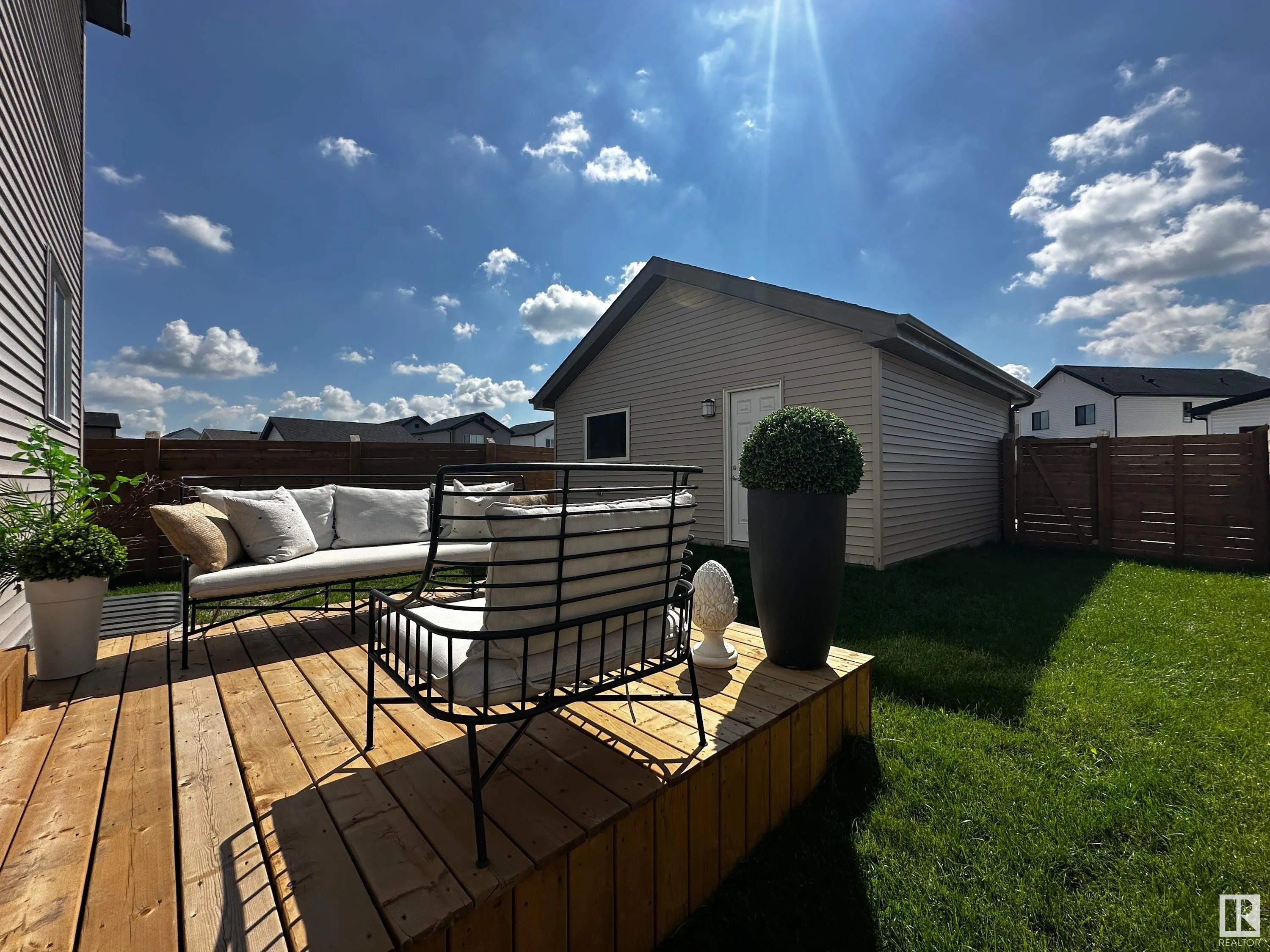 284 JENSEN LAKES Boulevard