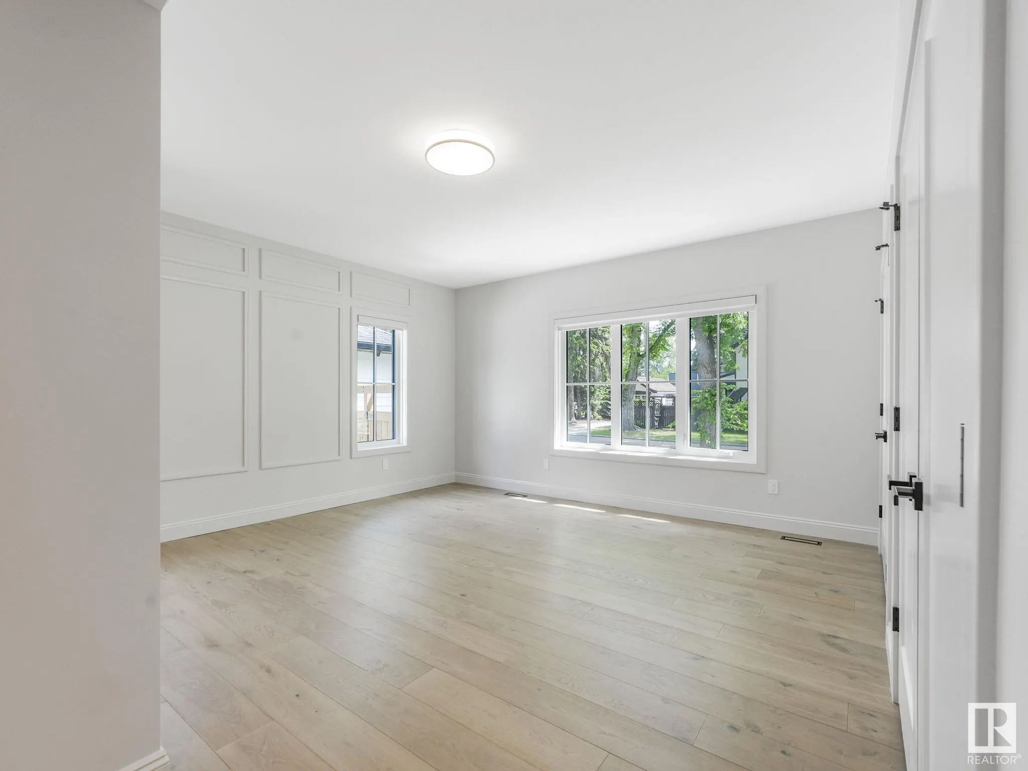 13002 GLENORA Crescent