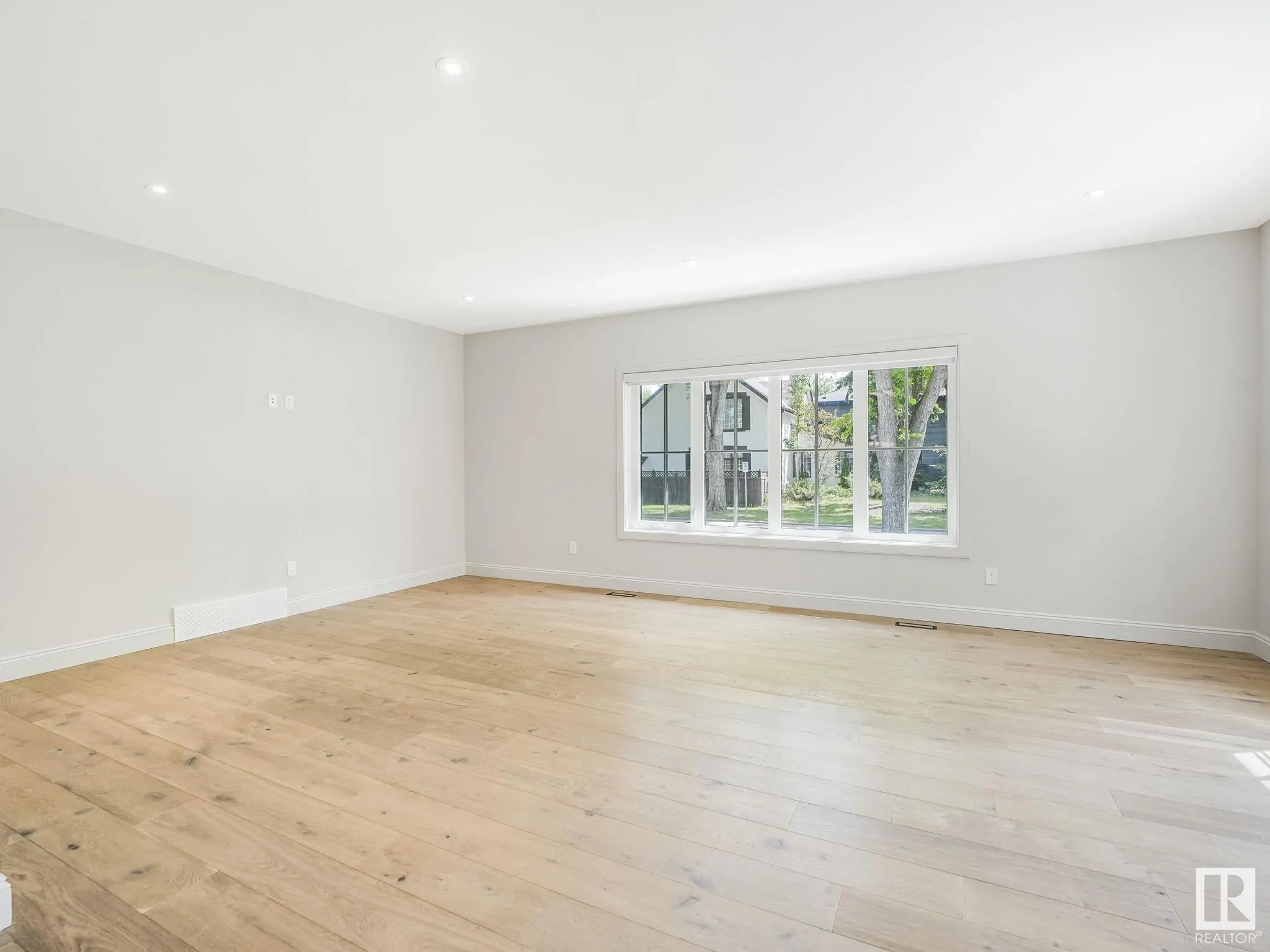 13002 GLENORA Crescent