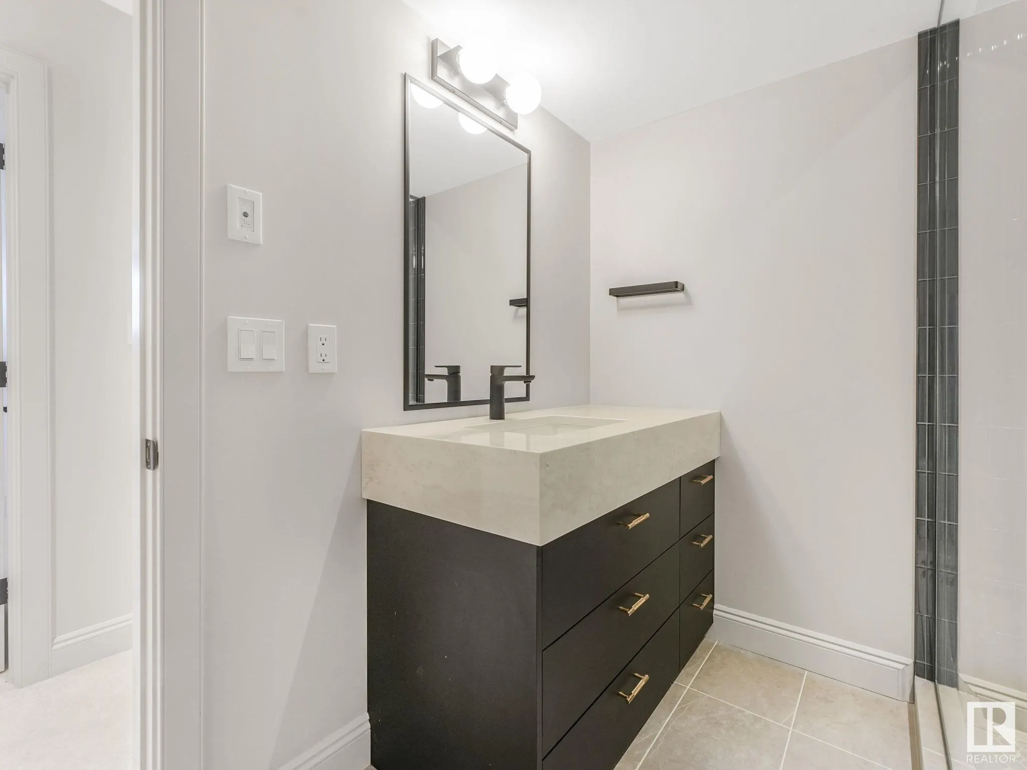 13002 GLENORA Crescent