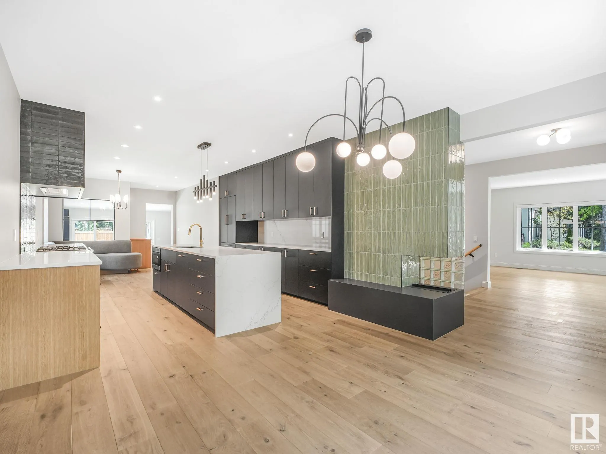 13002 GLENORA Crescent