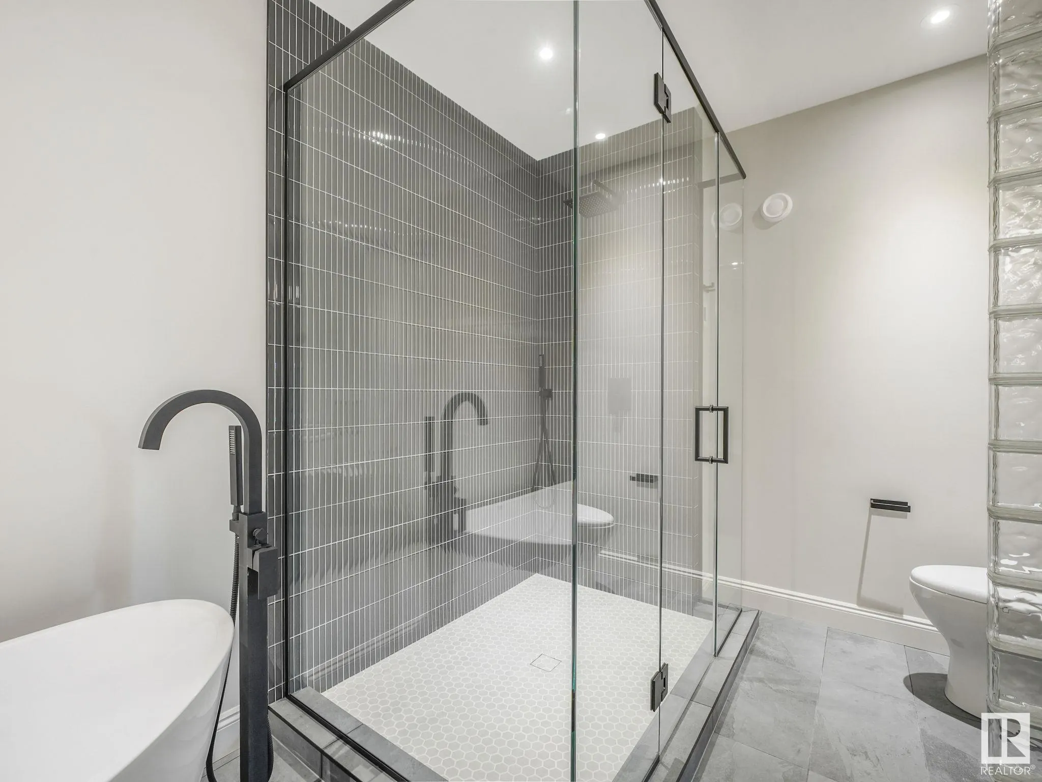 13002 GLENORA Crescent