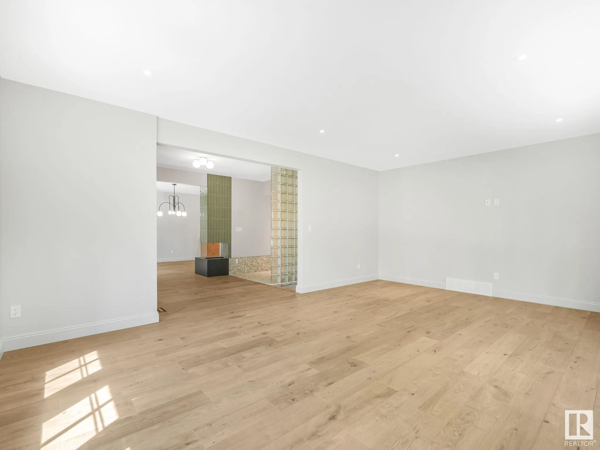 13002 GLENORA Crescent