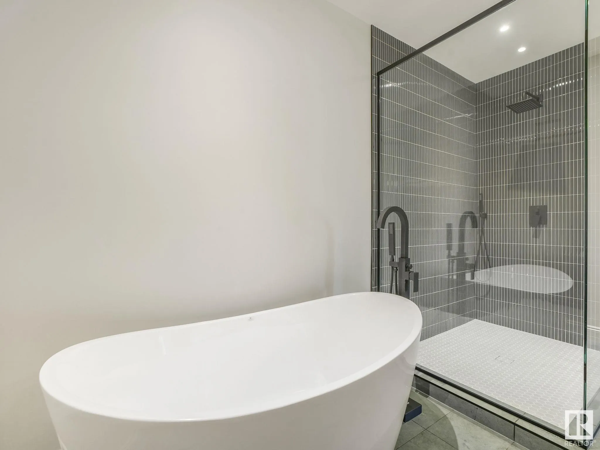 13002 GLENORA Crescent