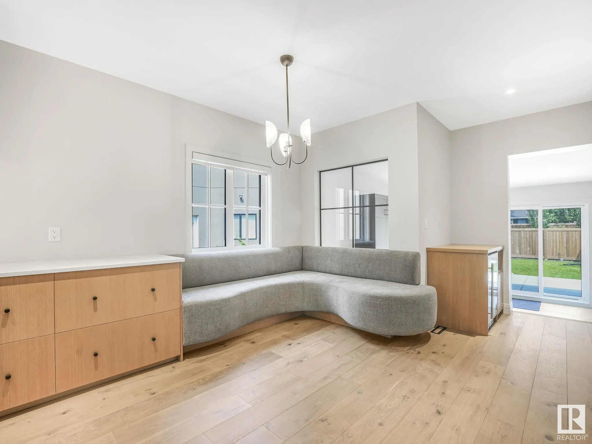 13002 GLENORA Crescent