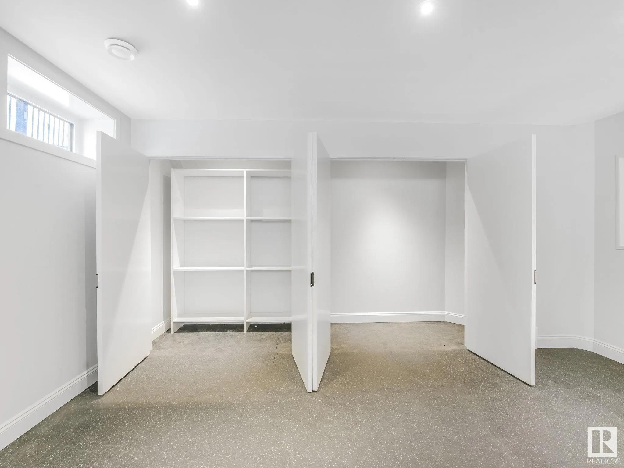 13002 GLENORA Crescent