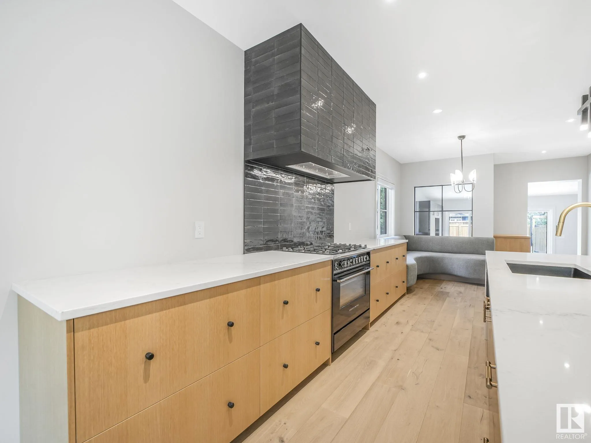 13002 GLENORA Crescent