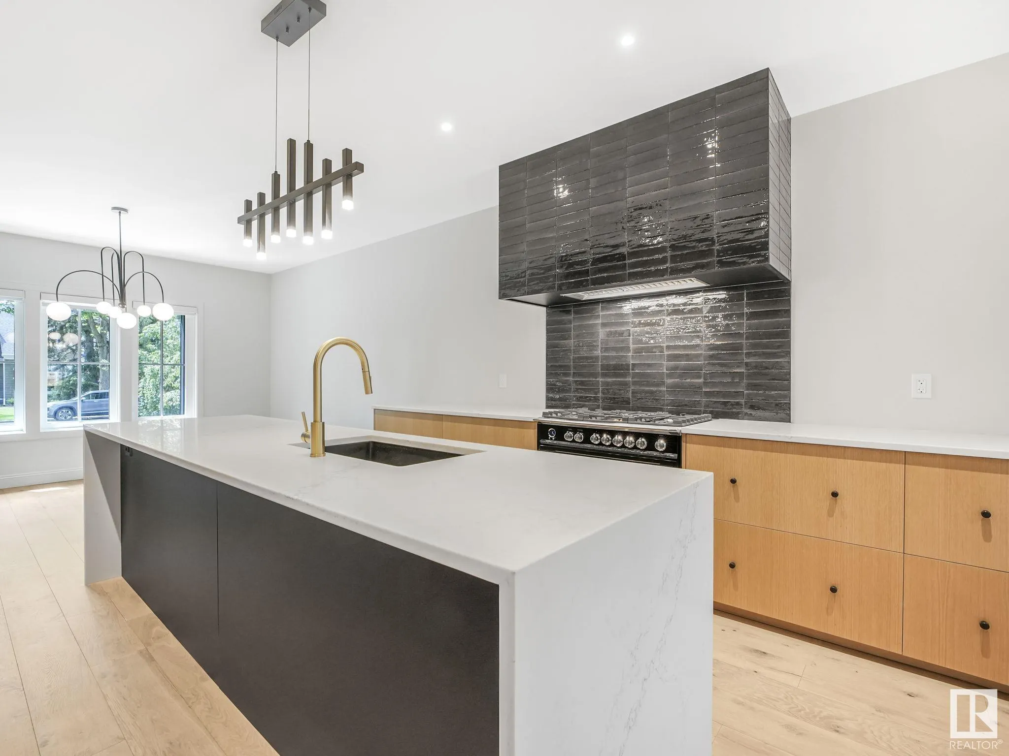 13002 GLENORA Crescent