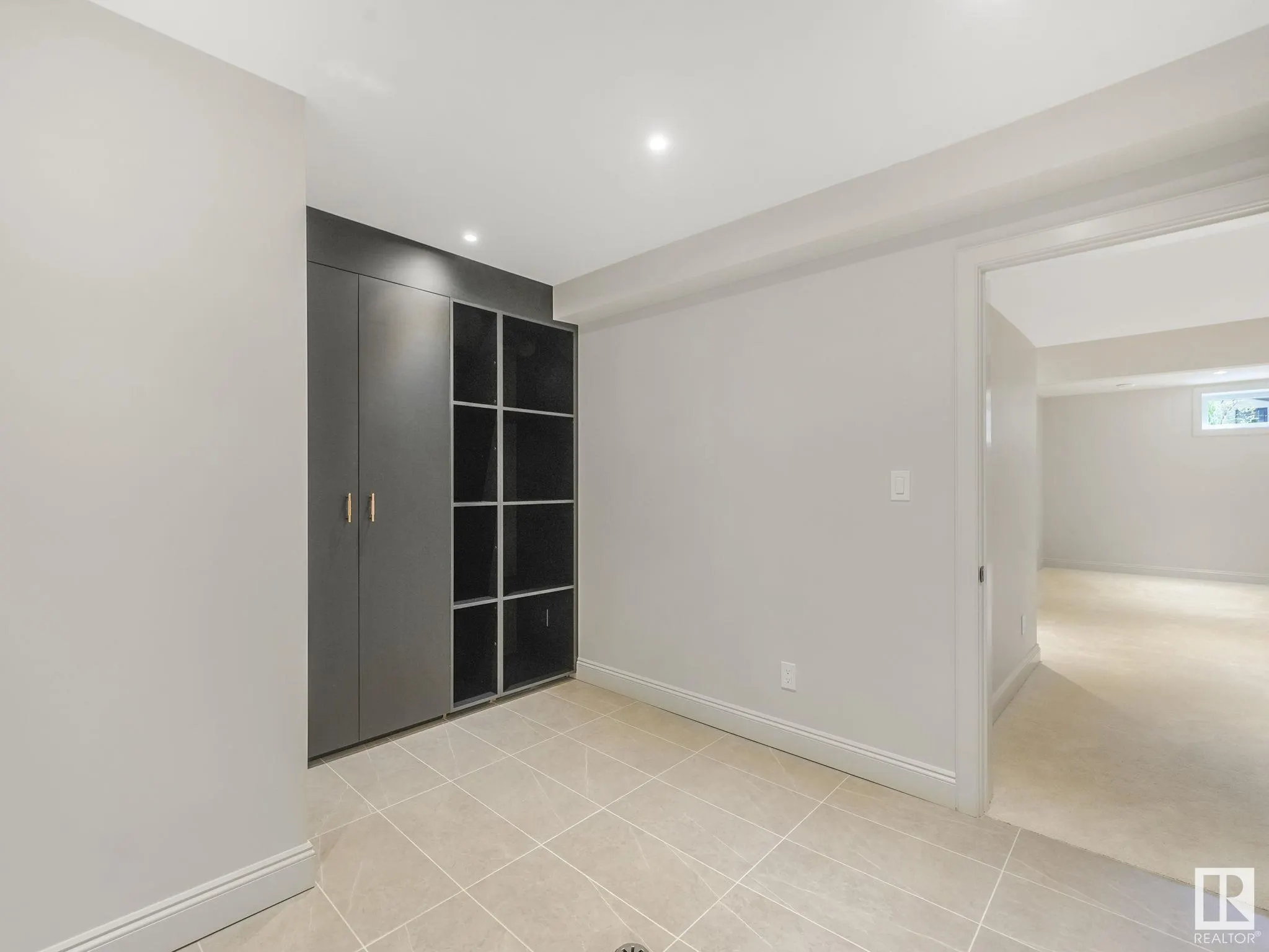 13002 GLENORA Crescent