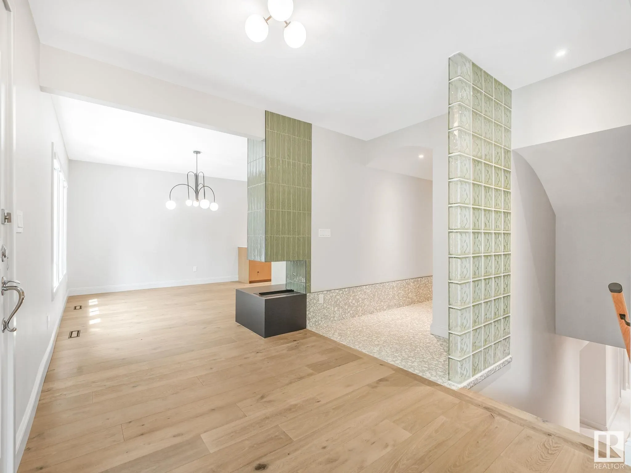 13002 GLENORA Crescent