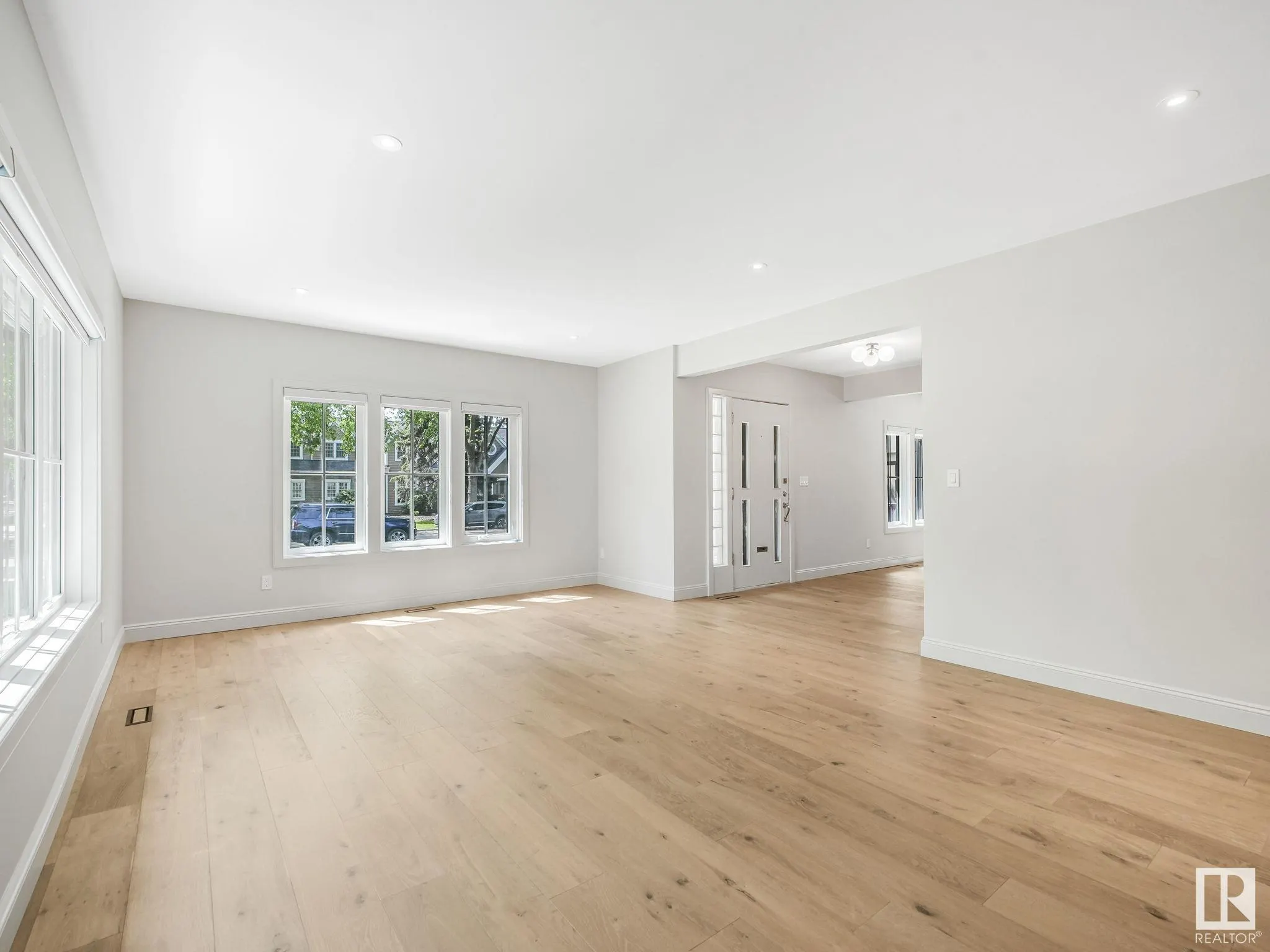 13002 GLENORA Crescent