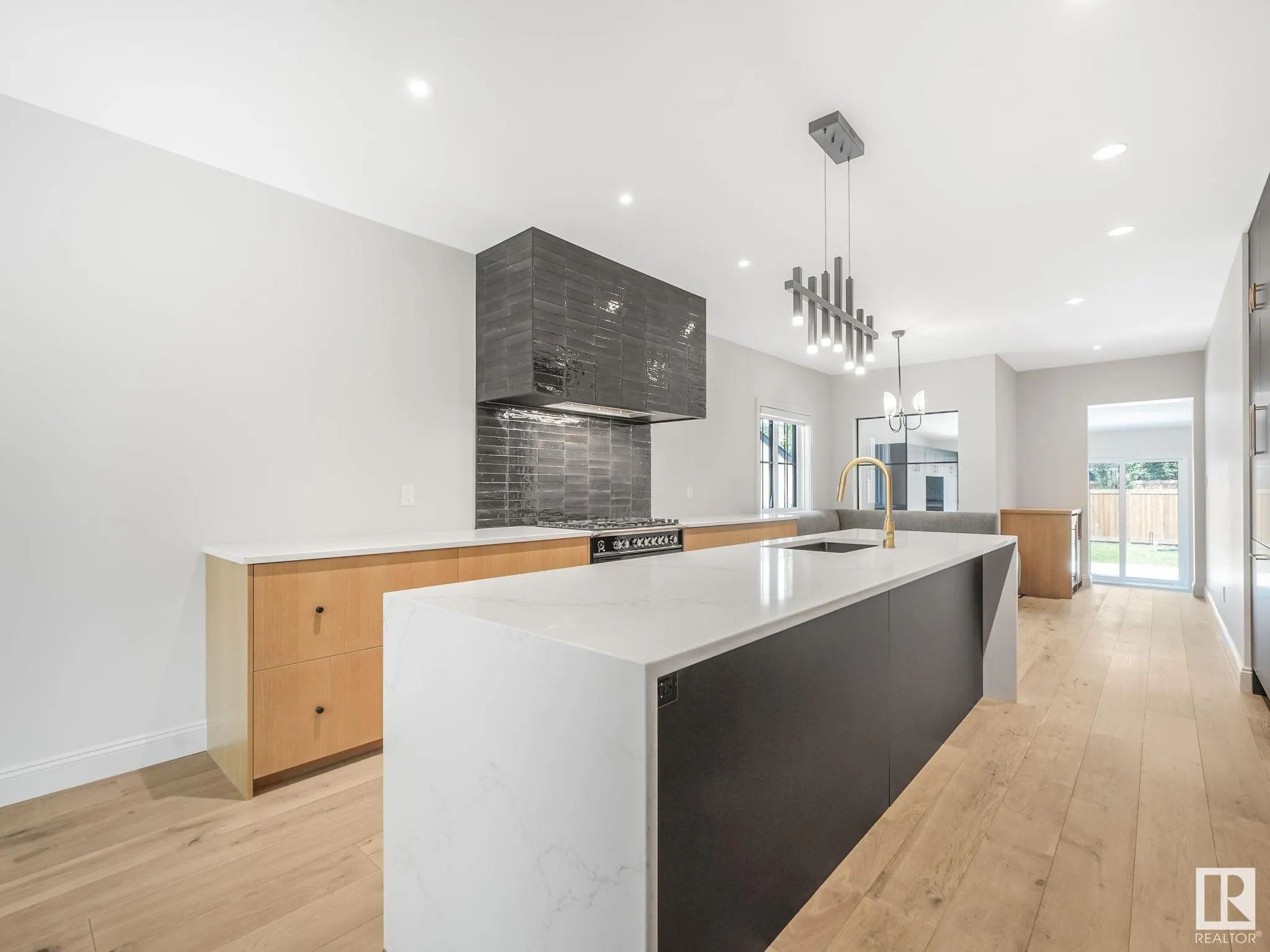 13002 GLENORA Crescent