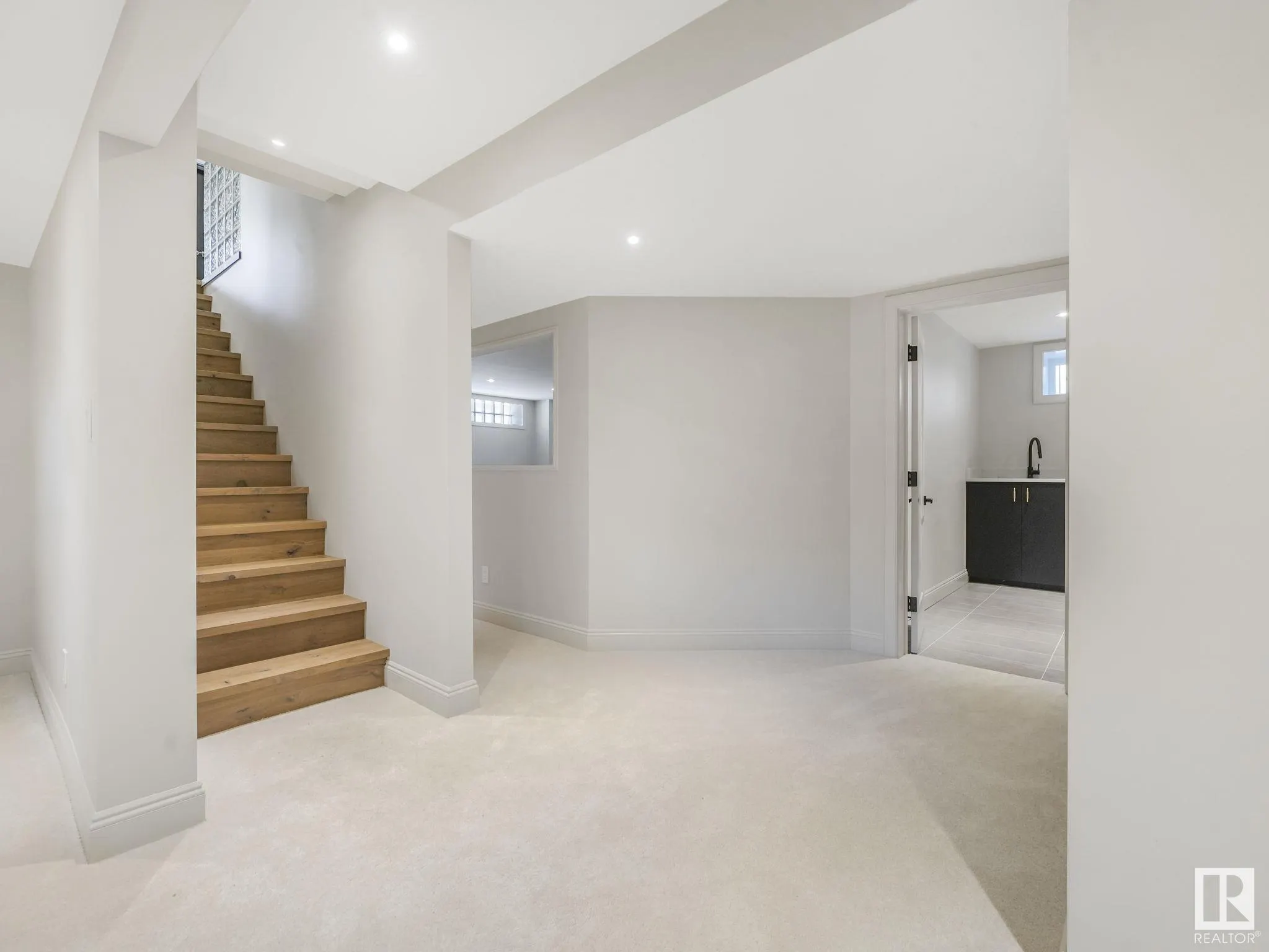 13002 GLENORA Crescent