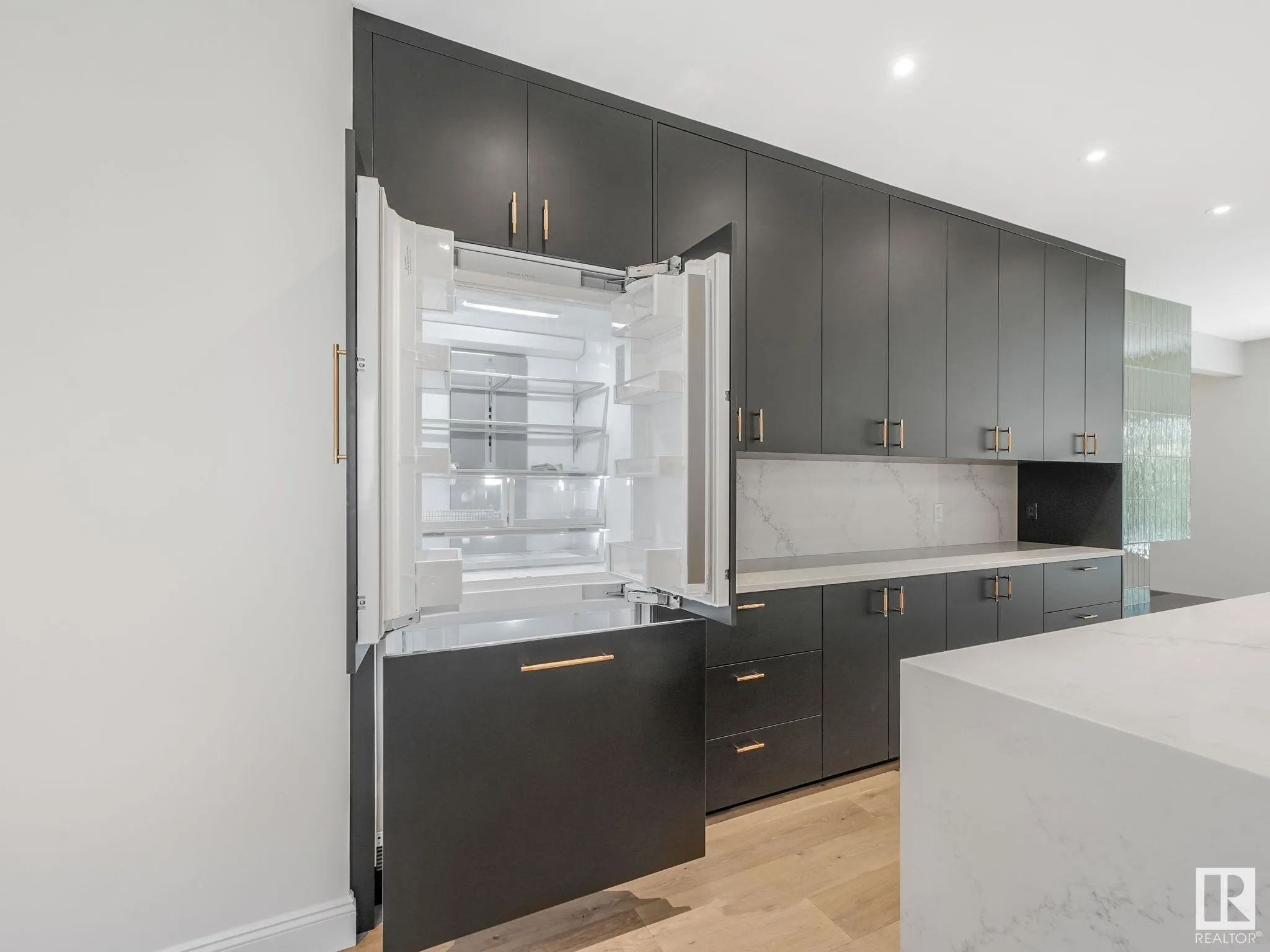 13002 GLENORA Crescent