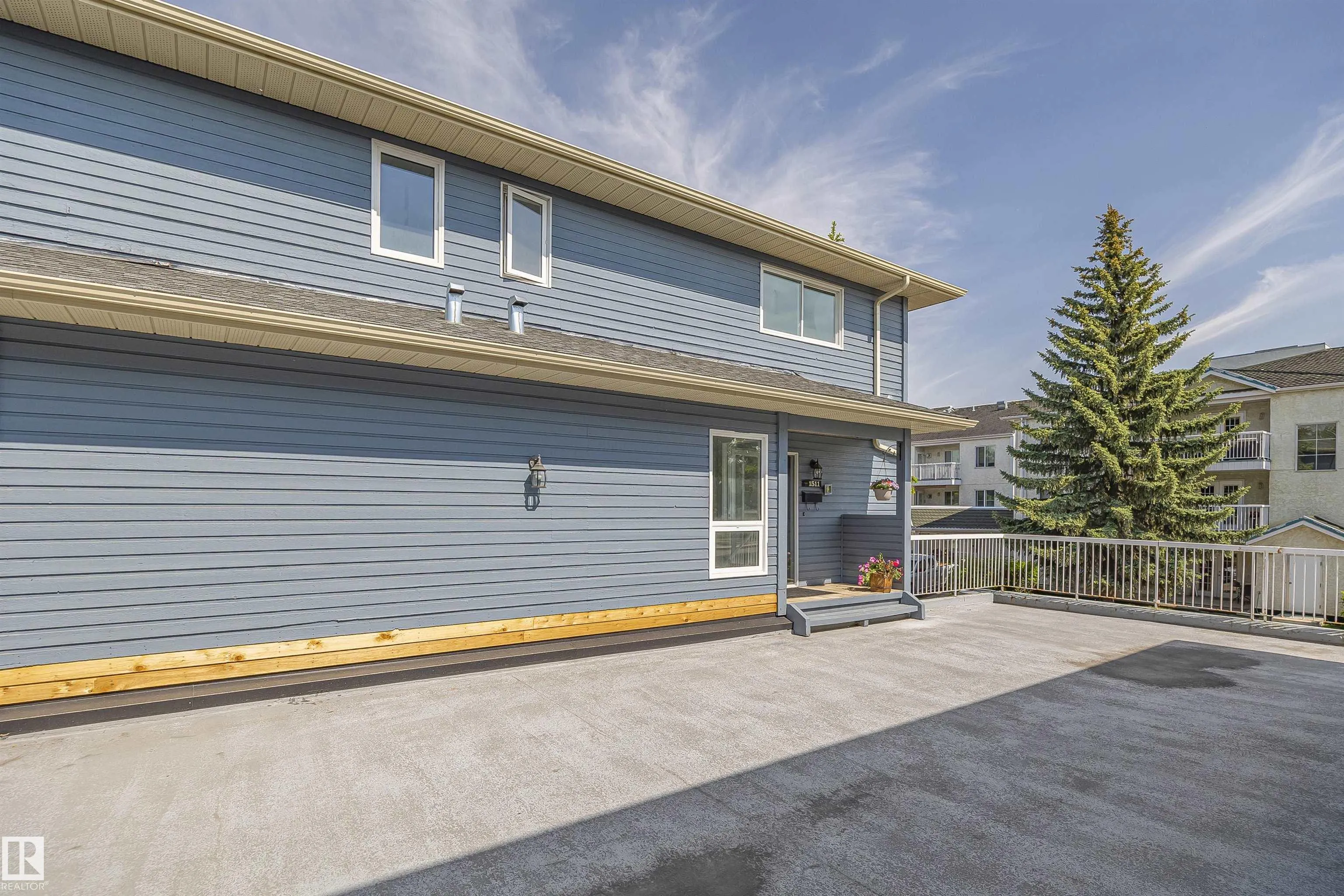 1511 LAKESIDE Green