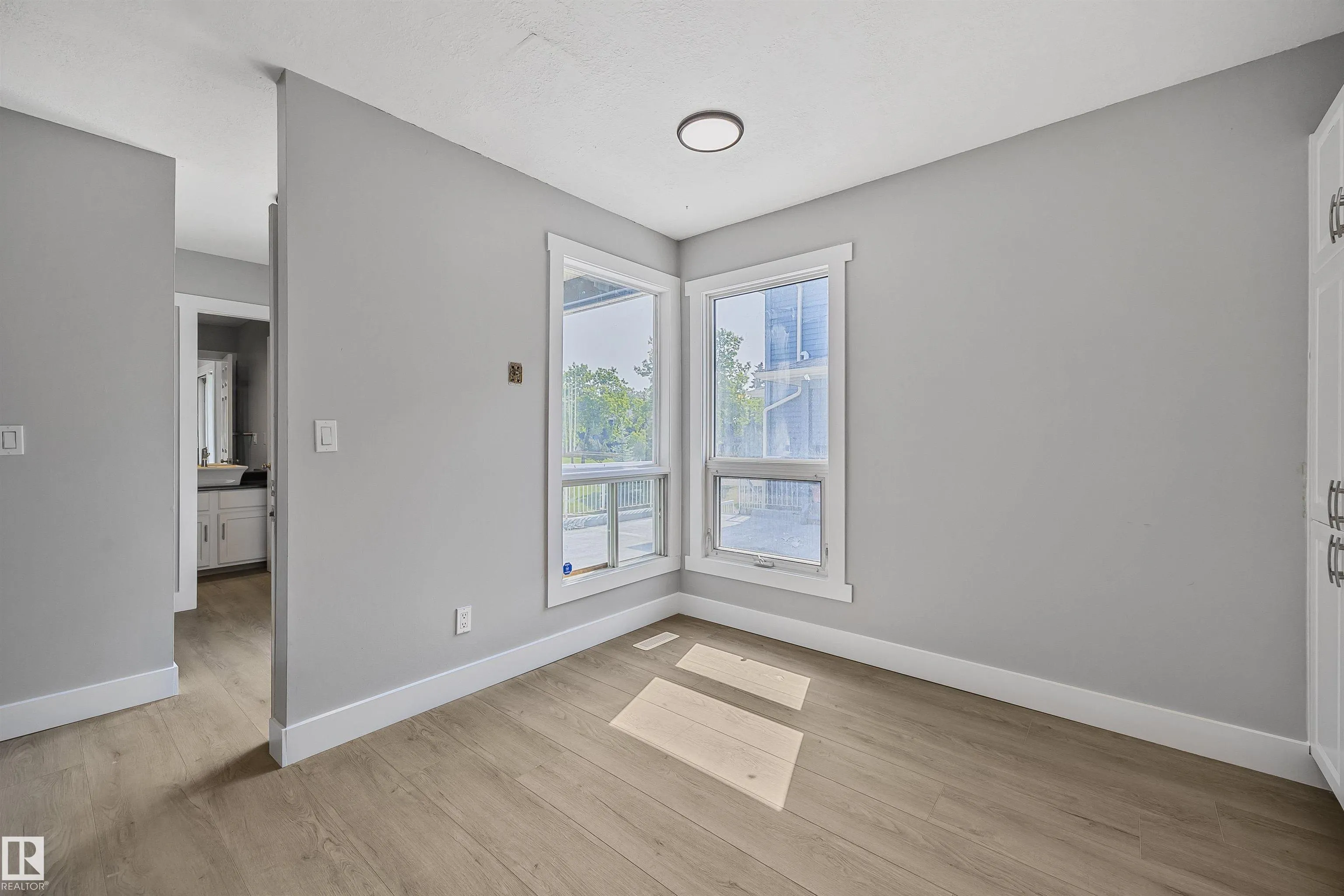 1511 LAKESIDE Green