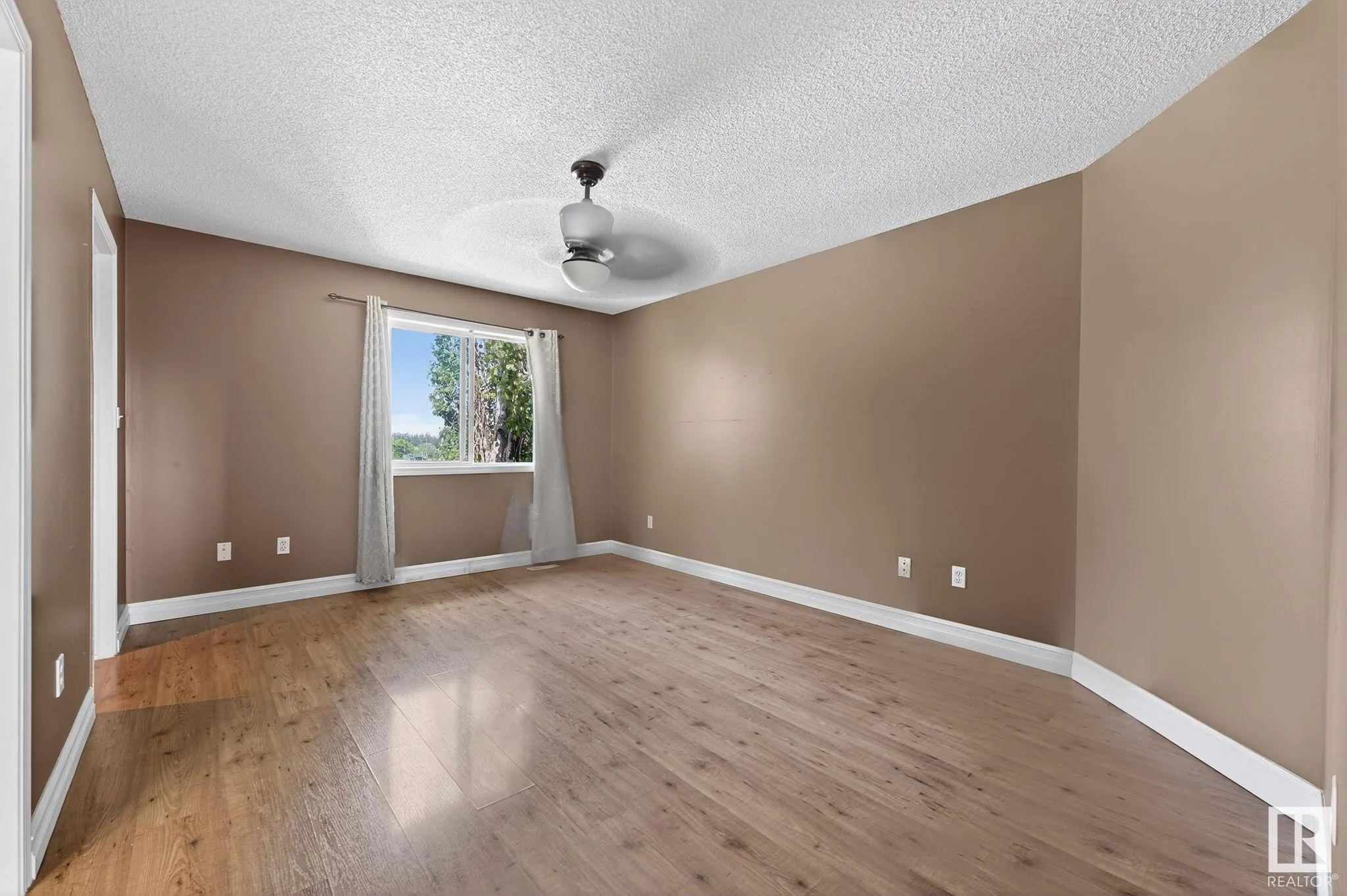 5410 CREEKSIDE Point(e)