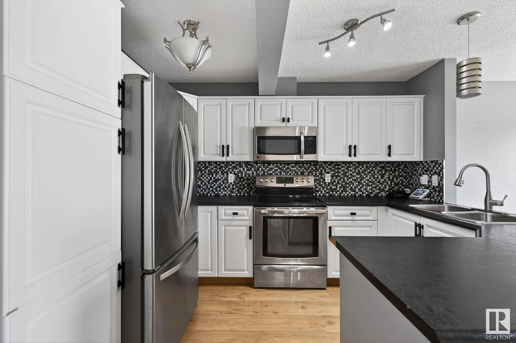 5410 CREEKSIDE Point(e)