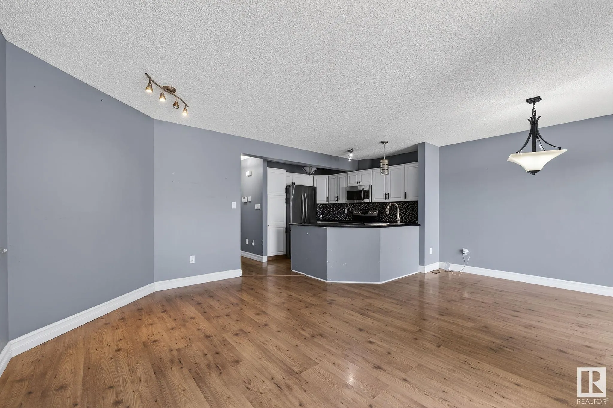 5410 CREEKSIDE Point(e)