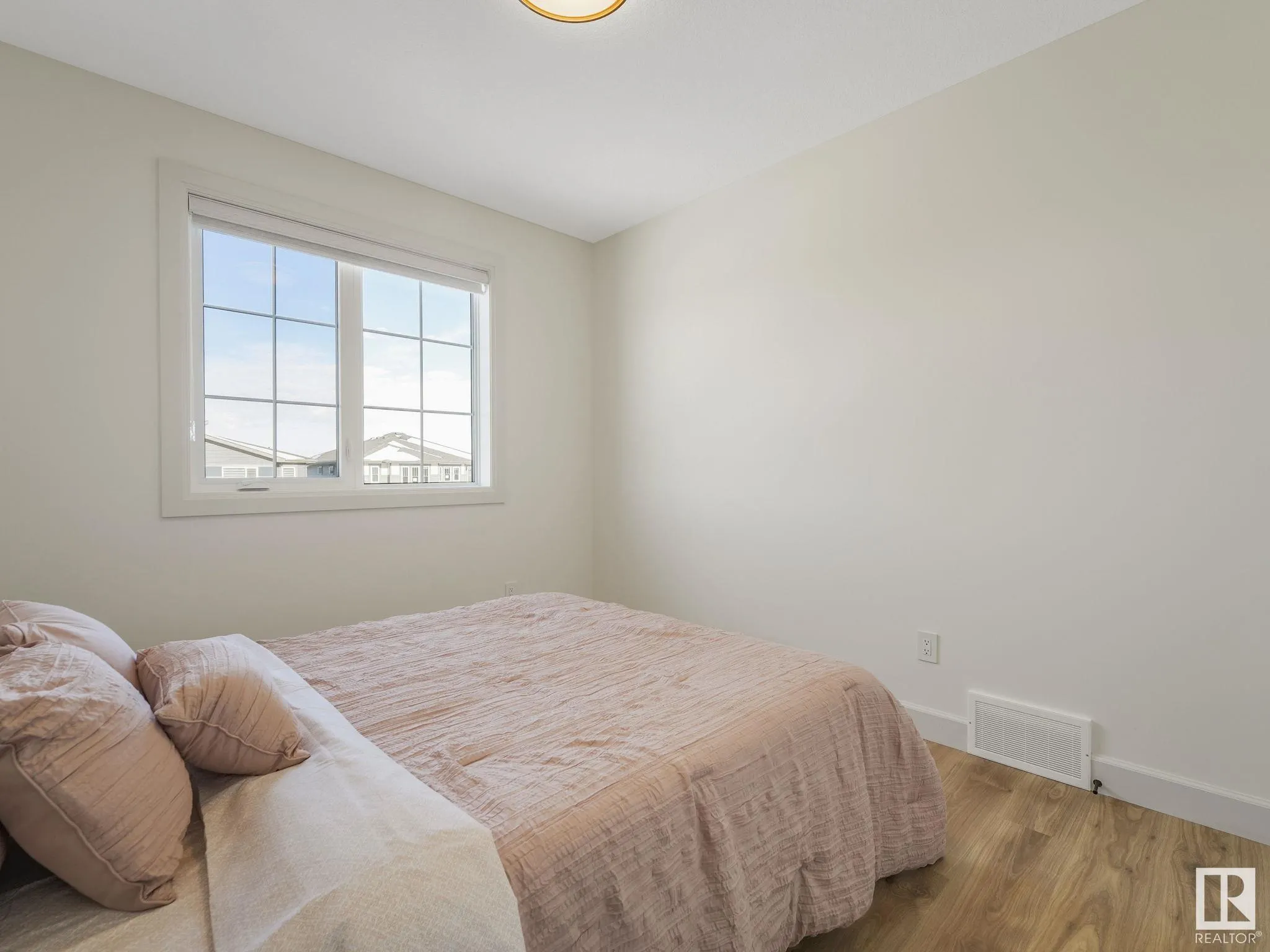 62 FENWYCK Boulevard