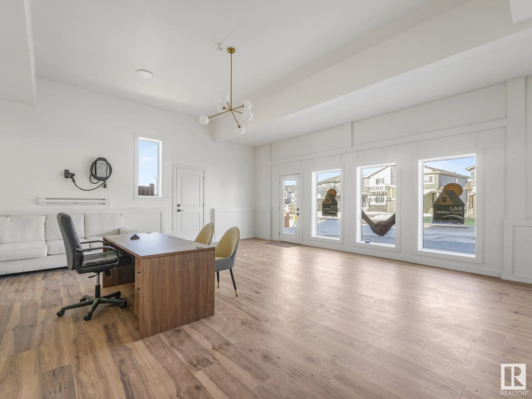 62 FENWYCK Boulevard