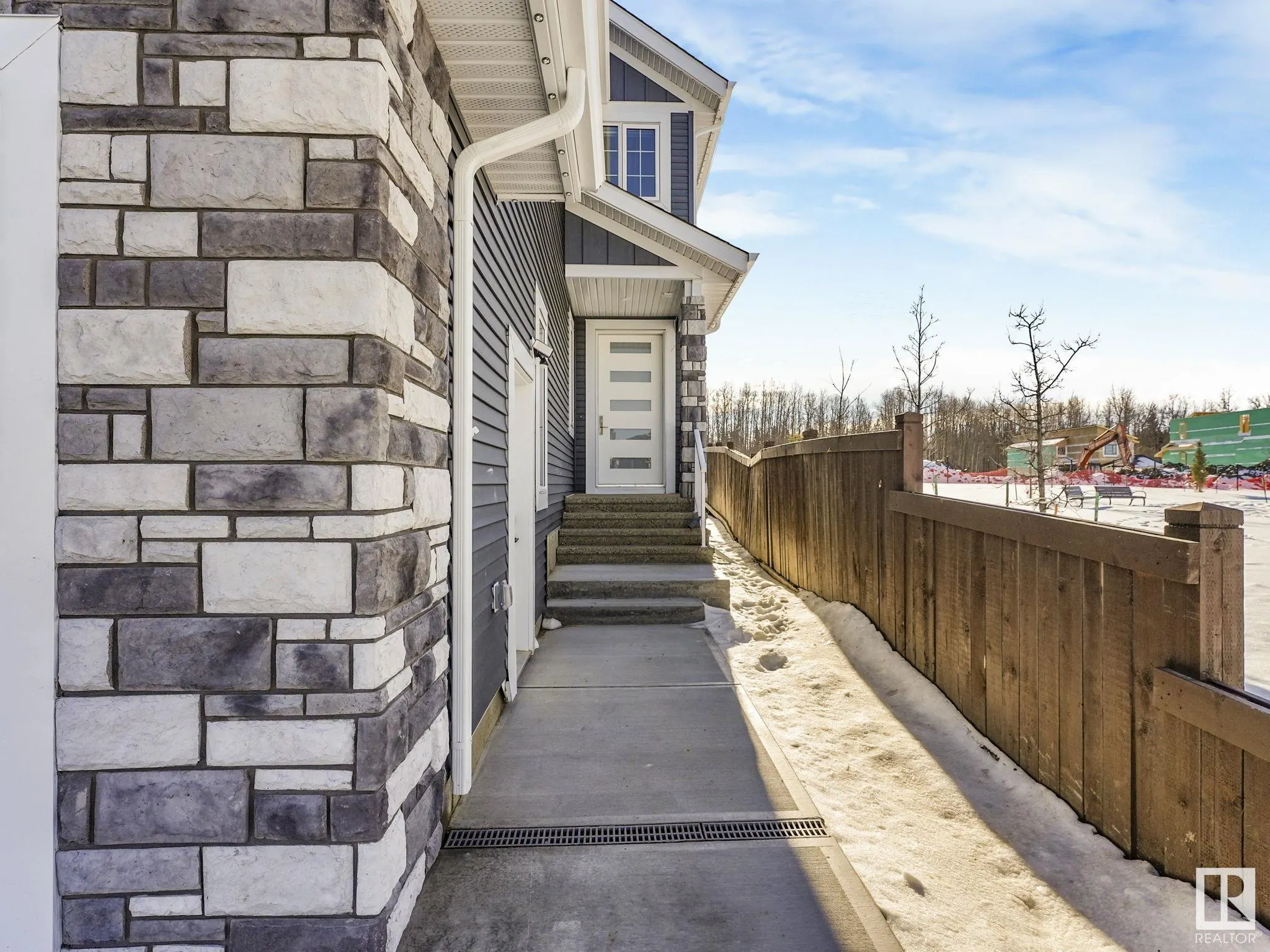 62 FENWYCK Boulevard