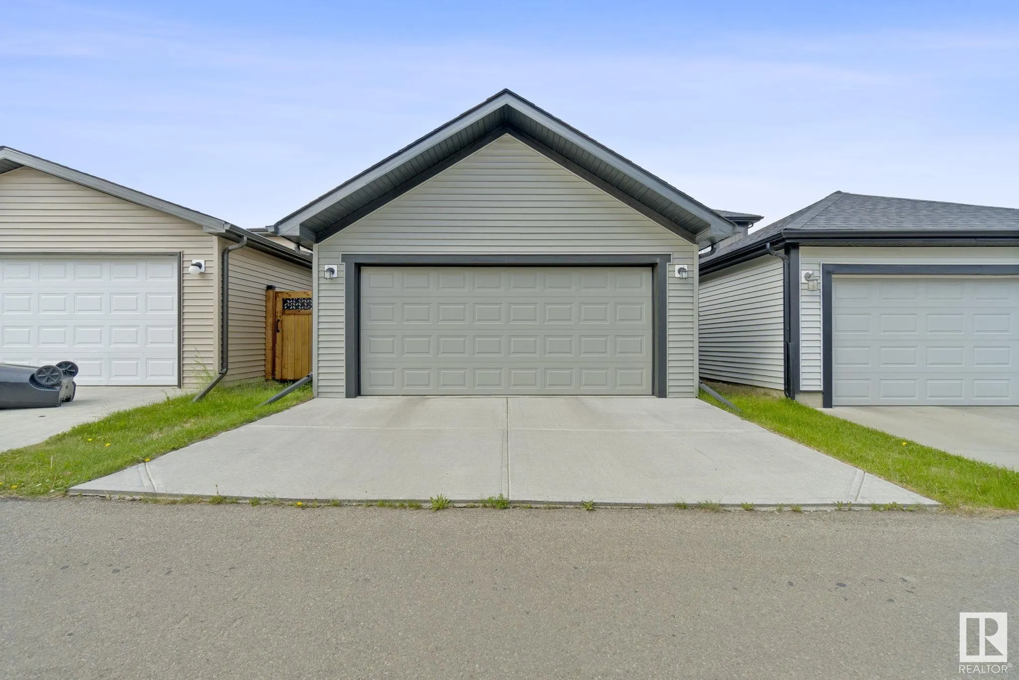 520 CONROY Crescent