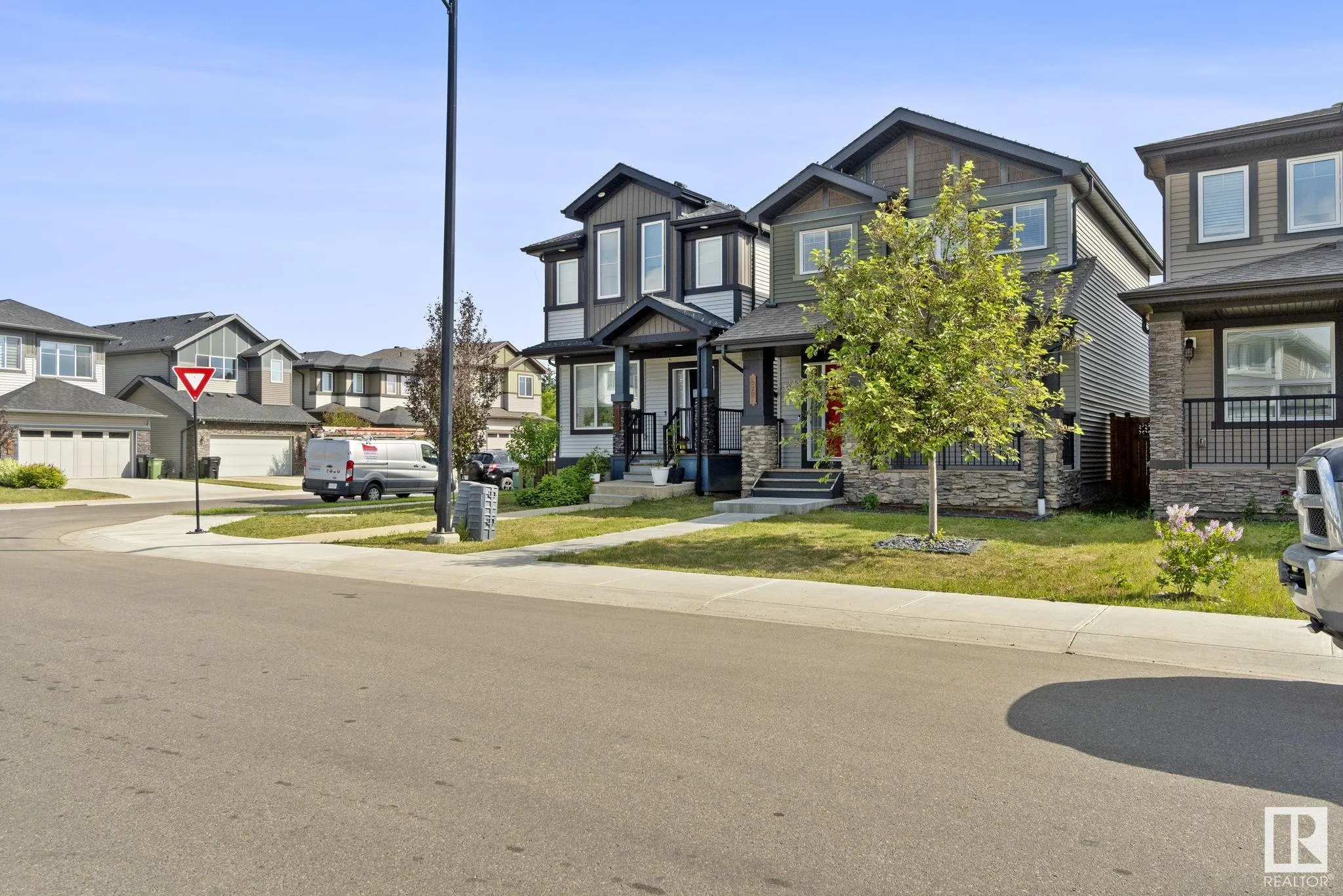 520 CONROY Crescent