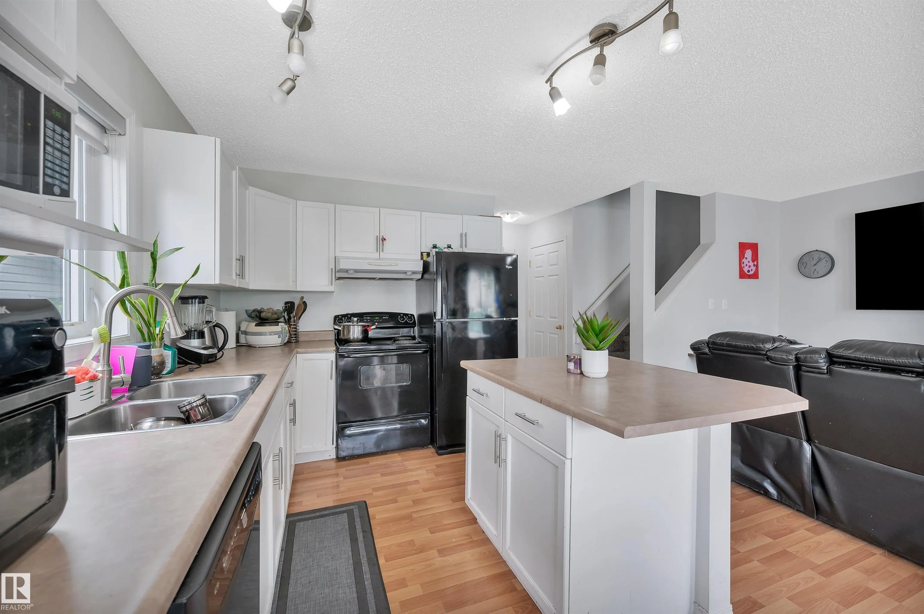 115 CHESTERMERE Drive
