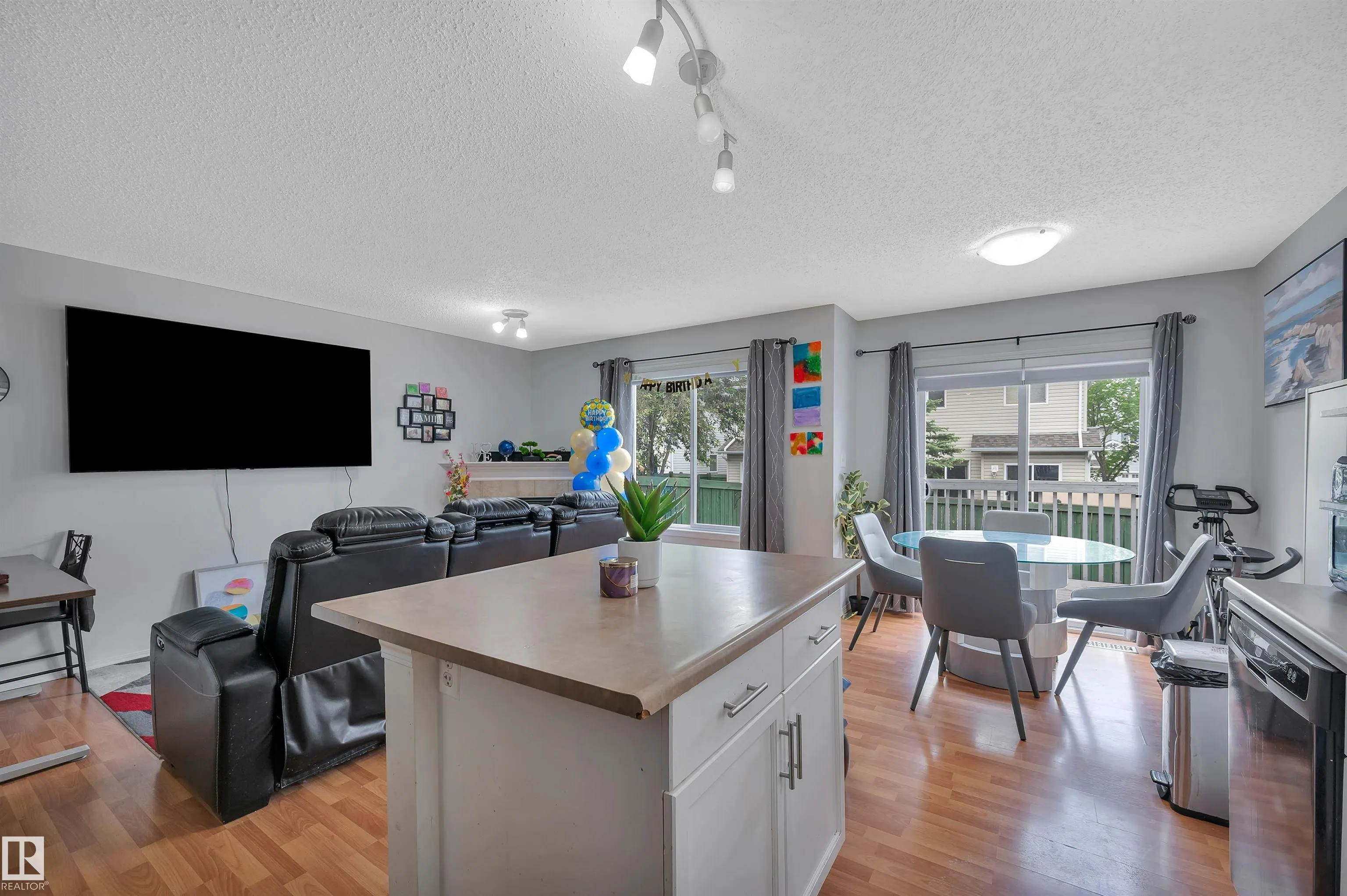 115 CHESTERMERE Drive