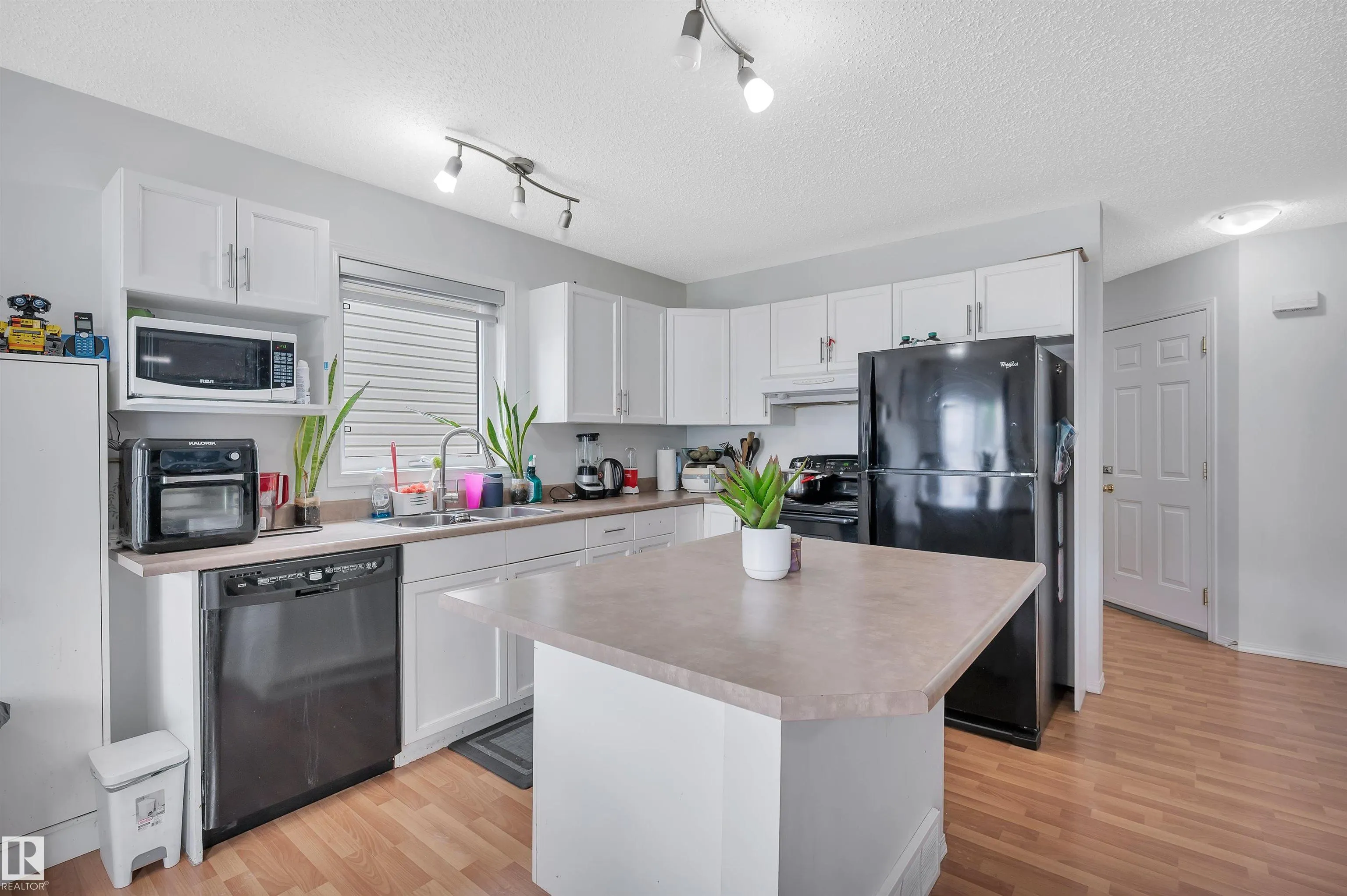 115 CHESTERMERE Drive
