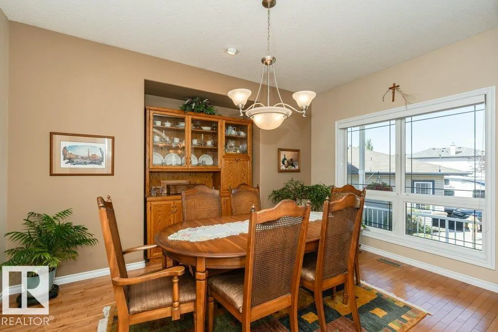 6 WOODS Court