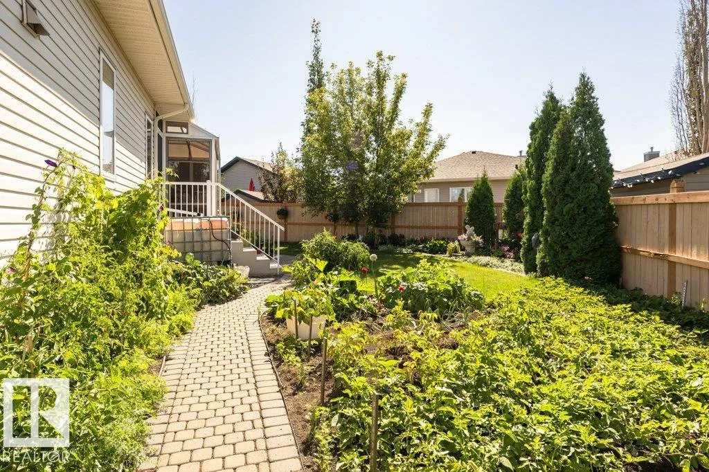 6 WOODS Court