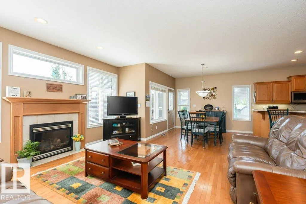 6 WOODS Court