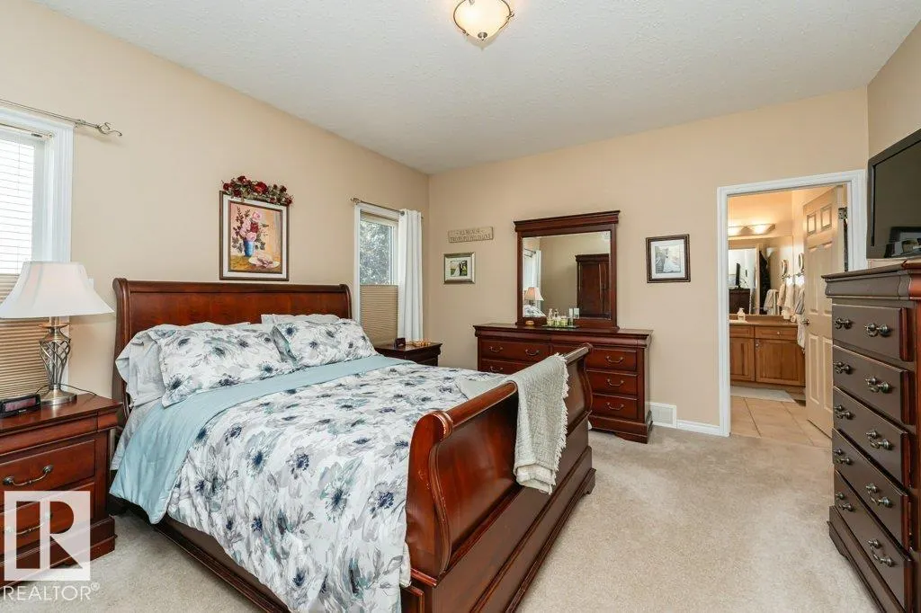 6 WOODS Court