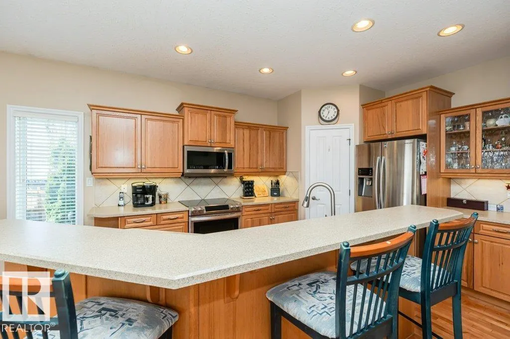6 WOODS Court