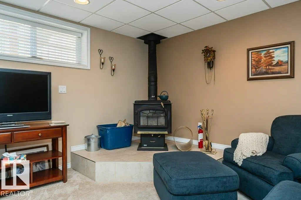 6 WOODS Court
