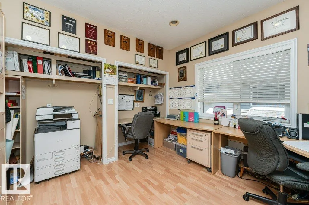 6 WOODS Court