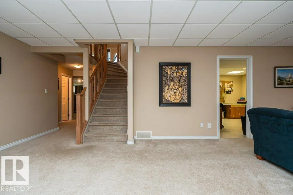 6 WOODS Court